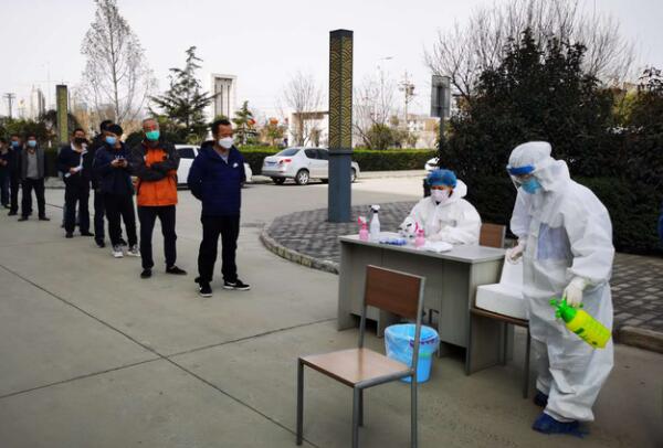 【泾阳基建办】集团泾阳基地办联系泾河新城防疫部分上门效劳对基地复工企业职员举行核酸检测